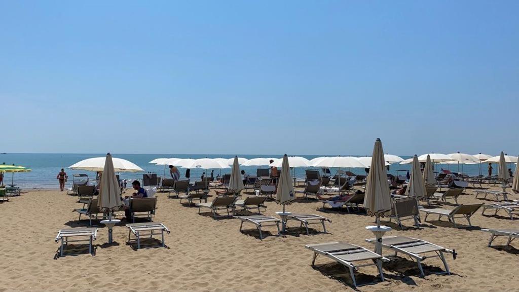 Hotel Mediterraneo Suite&Residence Лидо-ди-Езоло Экстерьер фото